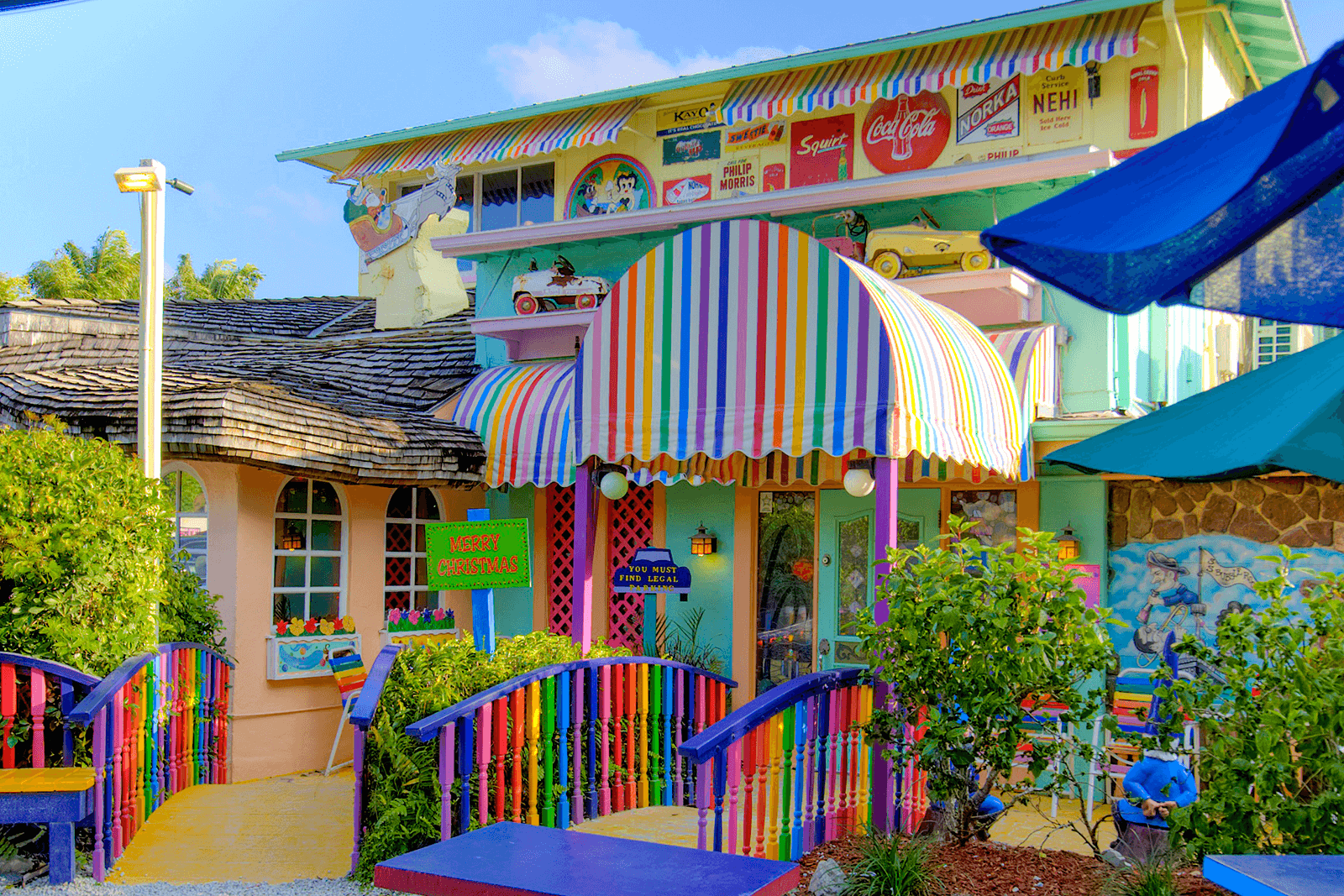 br_ext_sm The Bubble Room's iconic colorful exterior on Captiva Island, Florida